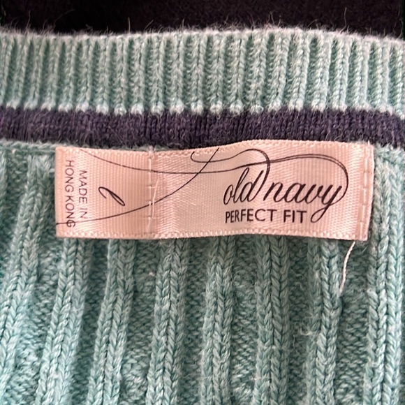 Old Navy | V-Neck | Perfect Fit | Sweater - Picture 6 of 8